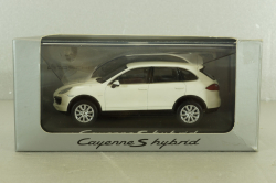 Porsche Cayenne S Hybrid (958) 2010, white, WAP0200040B, Minichamps 1:43 Уценка!