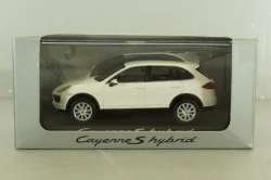 Porsche Cayenne S Hybrid (958) 2010, white, WAP0200040B, Minichamps 1:43 Уценка!