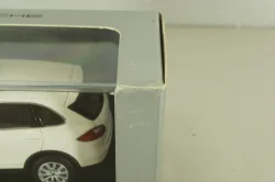Porsche Cayenne S Hybrid (958) 2010, white, WAP0200040B, Minichamps 1:43 Уценка!