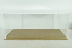 Бокс для моделей с кожаной подставкой - Бежевый, 30,6*14,6*11,3 (Д*В*Ш), LUXBOX 1:18