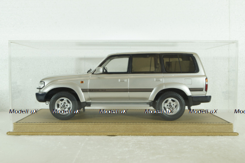 Бокс для моделей с кожаной подставкой - Бежевый, 30,6*14,6*11,3 (Д*В*Ш), LUXBOX 1:18