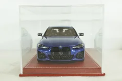 Бокс для моделей с кожаной подставкой - Красный, 30,6*14,6*11,3 (Д*В*Ш), LUXBOX 1:18