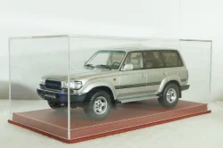 Бокс для моделей с кожаной подставкой - Красный, 30,6*14,6*11,3 (Д*В*Ш), LUXBOX 1:18