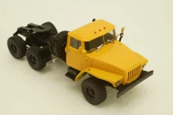 Урал-44202 тягач желтый, АвтоИстория 1:43