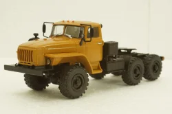 Урал-44202-0311-31 тягач оранжевый, АвтоИстория 1:43