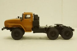 Урал-44202-0311-31 тягач оранжевый, АвтоИстория 1:43