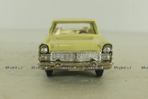 Газ-13 Чайка, бежевая,Тантал/Радон 1:43