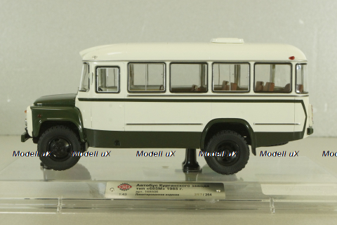 Кавз-685М, автобус 1985г., бело-зеленый, 168506, Dip Models 1:43
