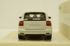 Porsche Cayenne turbo 2007 White 436066270, Minichamps 1:43