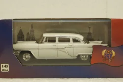 Газ-13 Чайка 1965 белый, IST085,  IST 1:43