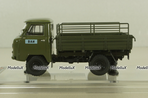 Уаз-450Д, Военная Автоинспекция МО СССР 1963 г. с аксессуарами в кузове, 145003, DiP Models 1:43