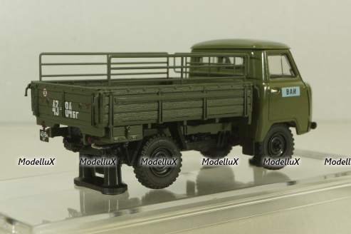 Уаз-450Д, Военная Автоинспекция МО СССР 1963 г. с аксессуарами в кузове, 145003, DiP Models 1:43