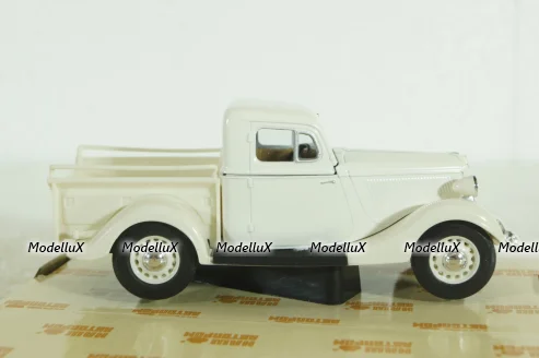 Газ-М415, белый, Н552, Наш Автопром 1:43 Уценка!