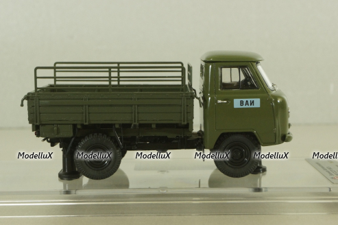 Уаз-450Д, Военная Автоинспекция МО СССР 1963 г. с аксессуарами в кузове, 145003, DiP Models 1:43