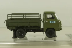 Уаз-450Д, Военная Автоинспекция МО СССР 1963 г. с аксессуарами в кузове, 145003, DiP Models 1:43