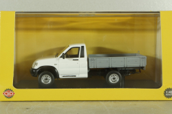 Уаз Патриот Карго белый, 231637, DiP Models 1:43