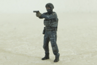 Фигурка Боец подразделение особого назначения КОРД с пистолетом, Vilen Model 1:43