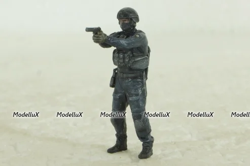 Фигурка Боец подразделение особого назначения КОРД с пистолетом, Vilen Model 1:43