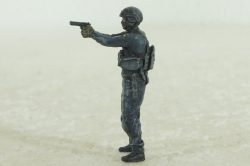 Фигурка Боец подразделение особого назначения КОРД с пистолетом, Vilen Model 1:43