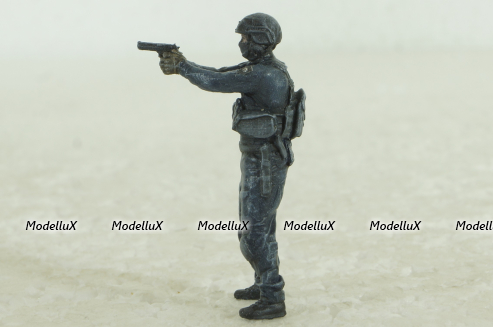 Фигурка Боец подразделение особого назначения КОРД с пистолетом, Vilen Model 1:43