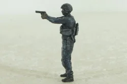 Фигурка Боец подразделение особого назначения КОРД с пистолетом, Vilen Model 1:43