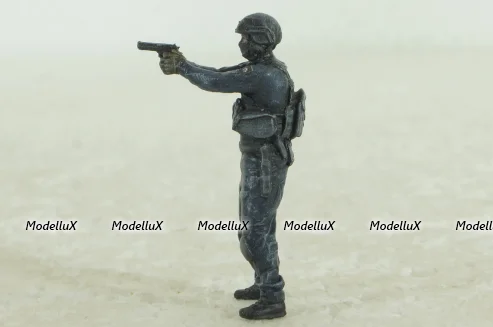 Фигурка Боец подразделение особого назначения КОРД с пистолетом, Vilen Model 1:43