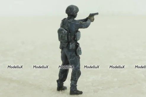 Фигурка Боец подразделение особого назначения КОРД с пистолетом, Vilen Model 1:43