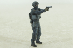 Фигурка Боец подразделение особого назначения КОРД с пистолетом, Vilen Model 1:43