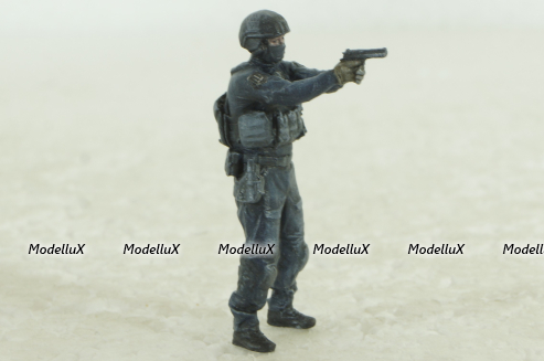 Фигурка Боец подразделение особого назначения КОРД с пистолетом, Vilen Model 1:43