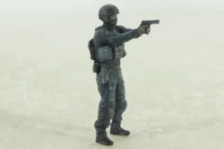 Фигурка Боец подразделение особого назначения КОРД с пистолетом, Vilen Model 1:43