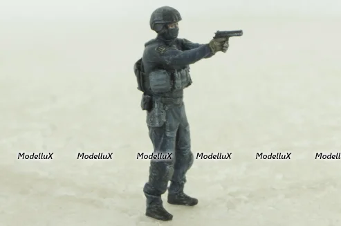 Фигурка Боец подразделение особого назначения КОРД с пистолетом, Vilen Model 1:43