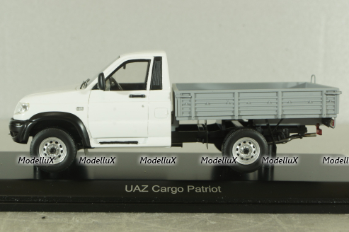 Уаз Патриот Карго белый, 231637, DiP Models 1:43