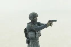Фигурка Боец подразделение особого назначения КОРД с пистолетом, Vilen Model 1:43