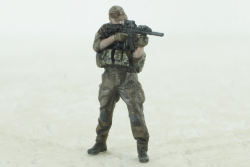 Фигурка Солдат СБУ с поднятой винтовкой, Vilen Model 1:43