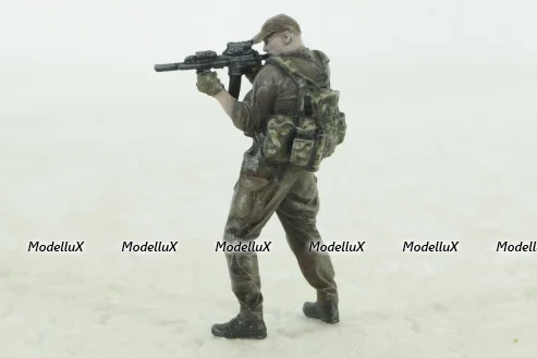 Фигурка Солдат СБУ с поднятой винтовкой, Vilen Model 1:43