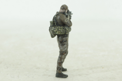 Фигурка Солдат СБУ с поднятой винтовкой, Vilen Model 1:43