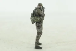 Фигурка Солдат СБУ с поднятой винтовкой, Vilen Model 1:43