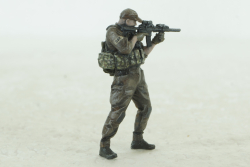 Фигурка Солдат СБУ с поднятой винтовкой, Vilen Model 1:43