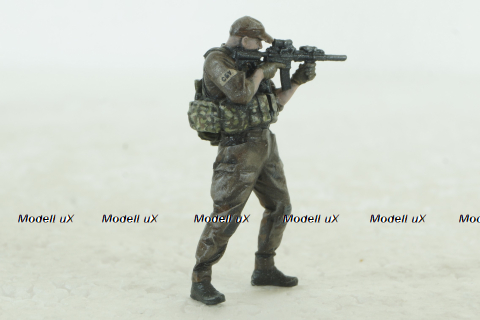 Фигурка Солдат СБУ с поднятой винтовкой, Vilen Model 1:43