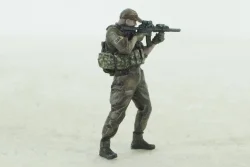 Фигурка Солдат СБУ с поднятой винтовкой, Vilen Model 1:43