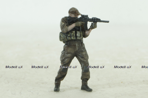 Фигурка Солдат СБУ с поднятой винтовкой, Vilen Model 1:43