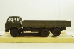 Маз-516,1969г, хакі, борт 3-мостовий, Н292, Наш Автопром 1:43