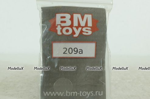 Фигурка Девушка в джинсах,  209а, BM-Toys 1:43