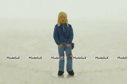 Фигурка Девушка в джинсах,  209а, BM-Toys 1:43