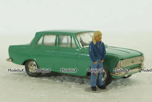 Фигурка Девушка в джинсах,  209а, BM-Toys 1:43