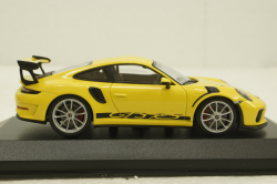Porsche 911 (991 II) GT2 RS with silver rims 2018 yellow, 413067050, Minichamps 1:43
