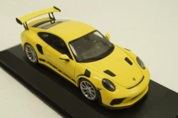Porsche 911 (991 II) GT2 RS with silver rims 2018 yellow, 413067050, Minichamps 1:43
