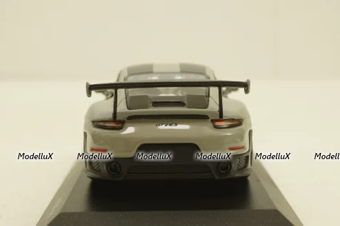 Porsche 911 (991/2) GT2 RS with gold rims 2018 lightgrey, 413 067288, Minichamps 1:43