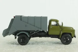 53М мусоровоз бункерного типа на шасси Газ-53 1967, хаки/серый, 103160, Автоистория 1:43