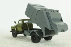 53М мусоровоз бункерного типа на шасси Газ-53 1967, хаки/серый, 103160, Автоистория 1:43